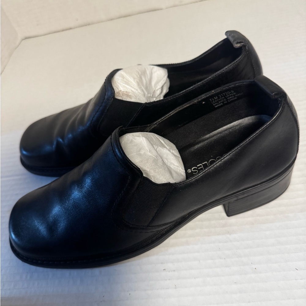 AEROSOLES Black Leather Loafers